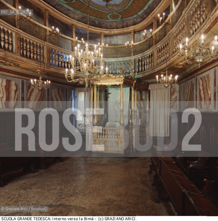 Nome:..SCUOLA GRANDE TEDESCA : INTERNO VERSO LA BIMÀ CON IL MATRONEO..    ..Localizzazione:..VENEZIA / CANNAREGIO / CAMPO DEL GHETTO NOVO / SINAGOGA / SCUOLA GRANDE TEDESCA  ..VENICE / CANNAREGIO / CAMPO GHETTO NOVO / SYNAGOGUE / SCUOLA GRANDE TEDESCA     ..Soggetto:..INTERNO VERSO LA BIMÀ / MATRONEO / ARREDI LIGNEI   ..INTERIOR TOWARDS BIMAH / WOMENS GALLERY / WOODEN FURNITURE  ..Cronologia:..SEC. XVII  TERZO QUARTO /1672 / RIEDIFICATA NEL SEC. XVIII SECONDO QUARTO / 1732-33  ..XVIIth CENTURY / 1672 / REBUILT IN THE XVIIIth CENTURY / 1732-33    ....Autore:......Stile:..BAROCCO  ..BAROQUE  ..Editori Stampatori:......Committenza:..CIVIDALE MENACHEM FIGLIO DEL RABBINO JOSEPH  ..CIVIDALE MENACHEM SON OF RABBI JOSEPH  ..Materia e Tecnica:......Collocazione:......Note:......Riproduzione Fotografica:  ..Graziano Arici/Rosebud2 ....Copyright:..Graziano Arici/Rosebud2/....Data:..1994 ....Costo:..A....Key:..CHIESA..CHURCH..