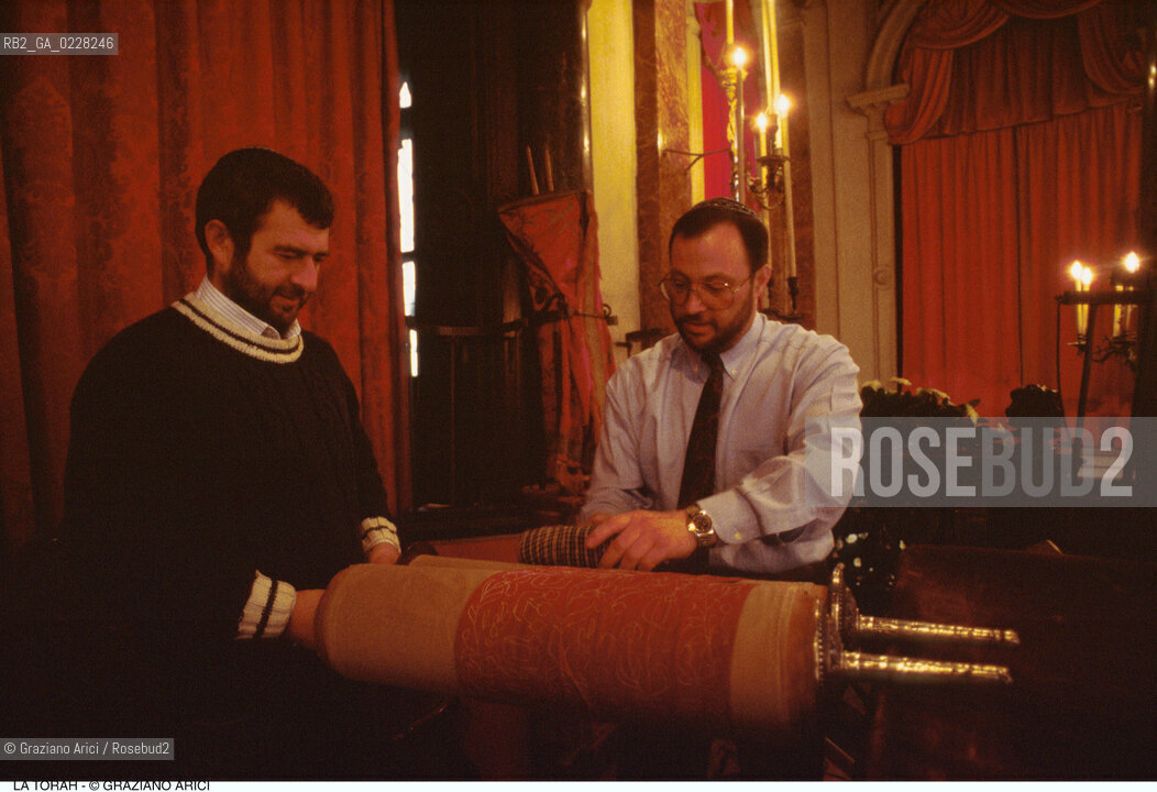 Caption: Nome:..SCUOLA LEVANTINA  : LA TORAH..    ..Localizzazione:..VENEZIA / CANNAREGIO / GHETTO VECCHIO / SCUOLA GRANDE SPAGNOLA  ..VENICE /  CANNAREGIO / GHETTO VECCHIO / SCUOLA GRANDE SPAGNOLA   ..Soggetto:..SINAGOGA LA TORAH  ..Cronologia:..  ....Autore:......Stile:......Editori Stampatori:......Committenza:......Materia e Tecnica:......Collocazione:......Note:......Riproduzione Fotografica:  ..Graziano Arici/Rosebud2 ....Copyright:..Graziano Arici/Rosebud2/....Data:..1994 ....Costo:..A....Key:..RITI..RITES