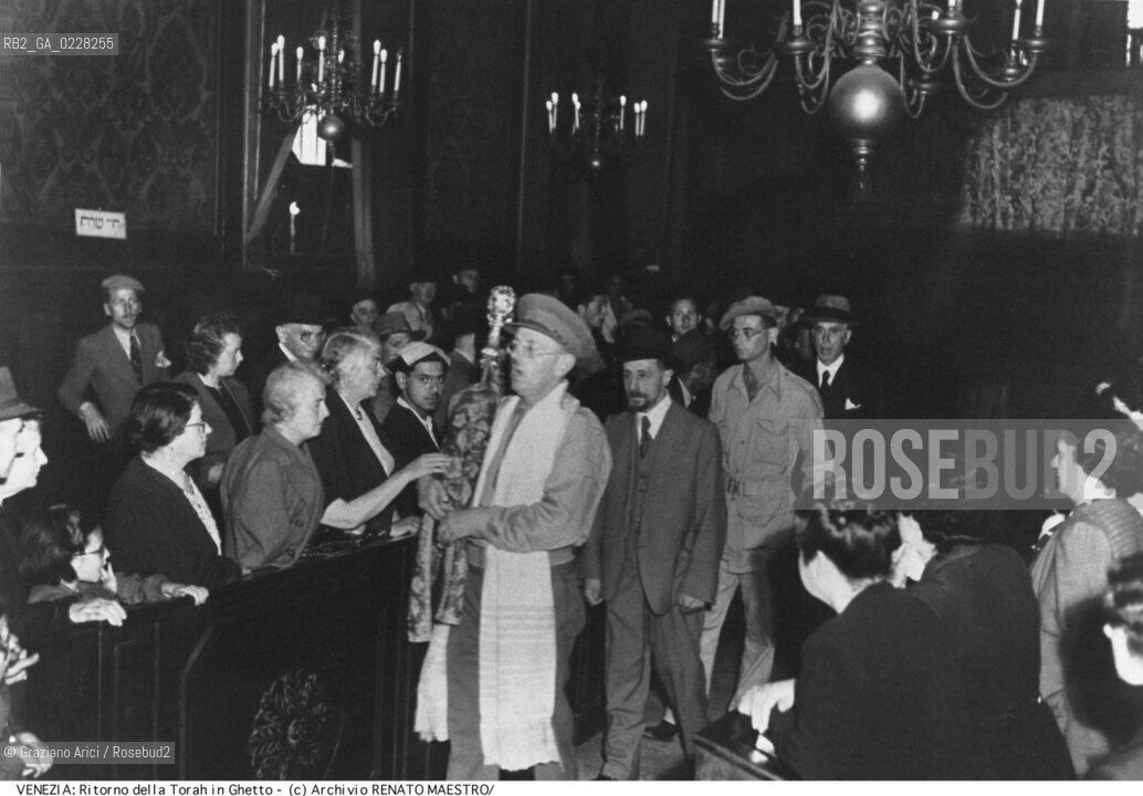Nome:..SCUOLA LEVANTINA : RITORNO DELLA TORA IN GHETTO..     ..Localizzazione:..VENEZIA / CANNAREGIO / CAMPO DEL GHETTO NOVO / BIBLIOTECA-ARCHIVIO RENATO MAESTRO  ..VENICE / CANNAREGIO / CAMPO GHETTO NOVO / THE LIBRARY-ARCHIVES  RENATO MAESTRO     ..Soggetto:..SCUOLA LEVANTINA : RITORNO DELLA TORA IN GHETTO    ..RETURN OF THE TORAH TO THE GHETTO  ..Cronologia:..SECOLO XX SECONDO QUARTO / 1945  ..XXth CENTURY / 1945     ..Autore:......Stile:......Editori Stampatori:......Committenza:......Materia e Tecnica:......Collocazione:......Note:......Riproduzione Fotografica:  ..Graziano Arici/Rosebud2 ....Copyright:..ARCHIVIO RENATO MAESTRO/  ....Data:..1994 ....Costo:..A......Key:..RITI   FOTO STORICHE  EVENTI  ..RITES EVENTS  ..