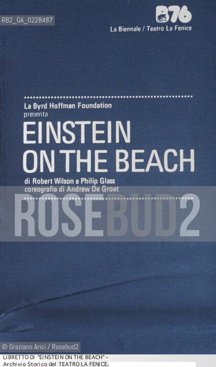 Nome:..EINSTEIN ON THE BEACH..Descrizione:..MUSICA CONTEMPORANEA / COPERTINA DEL LIBRETTO DI ROBERT WILSON DELLOPERA EINSTEIN ON THE BEACH DI PHILIP GLASS RAPPRESENTATA IN PRIMA ASSOLUTA IL 13/09/1976..Credit:..ARCHIVIO STORICO DEL TEATRO LA FENICE/..Costo:..A..Nazione:..ITALIA..Città:..VENEZIA..Data:..1990....La cessione dei diritti di questa immagine si intende per quanto di nostra competenza. Non comprende invece le eventuali spese  relative a diritti che potranno essere richiesti dagli Enti o persone fisiche cui appartengono eventualmente i soggetti  ripresi. Tali costi, ove necessari, e l’espletamento di qualsivoglia pratica di richiesta di concessione del permesso di pubblicazione sono esclusivamente a carico e a cura del soggetto acquirente di questa immagine.