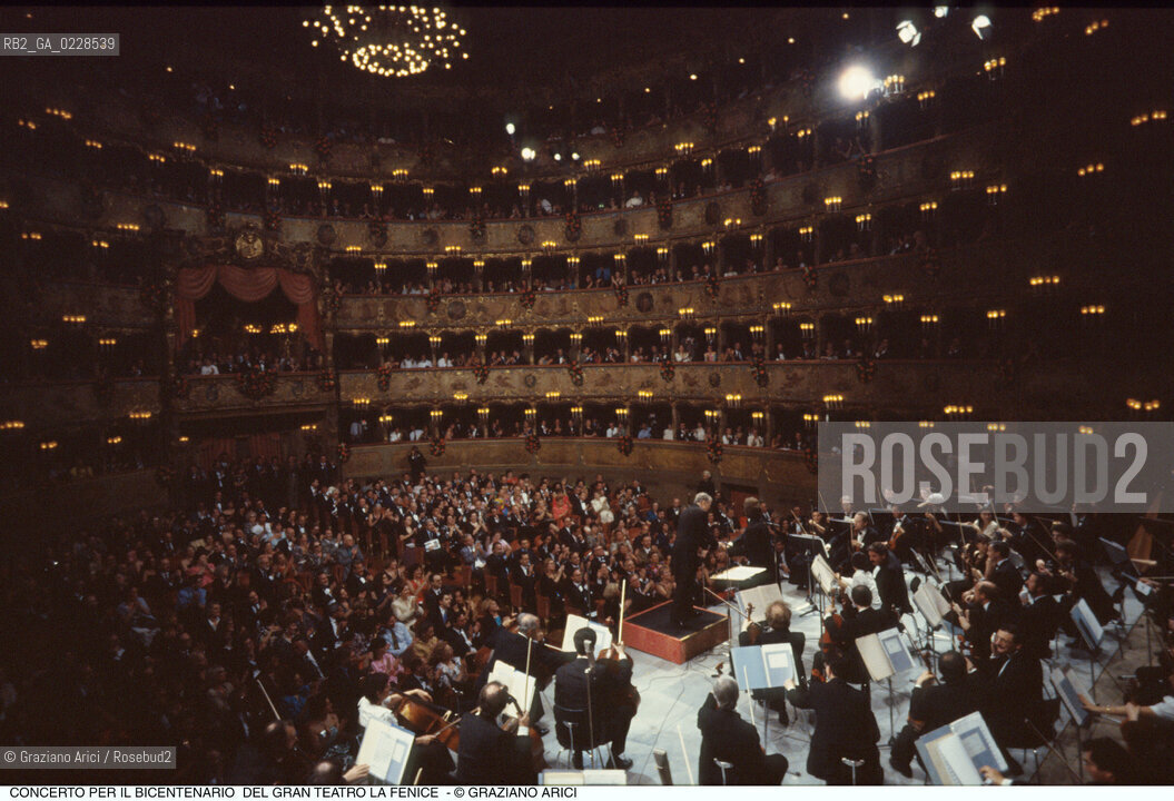 Caption: Nome: ..GRAN TEATRO LA FENICE..Descrizione: ..MUSICA CLASSICA / CONCERTO PER IL BICENTENARIO /  IL DIRETTORE DORCHESTRA PRETRE GEORGES E LORCHESTRA DEL TEATRO LA FENICE / VENEZIA..Credit: ..Graziano Arici/Rosebud2/..Costo: ..A..Nazione: ..ITALIA..Città: ..VENEZIA..Data: ..16/05/92..La cessione dei diritti di questa immagine si intende per quanto di nostra competenza. Non comprende invece le eventuali spese  relative a diritti che potranno essere richiesti dagli Enti o persone fisiche cui appartengono eventualmente i soggetti  ripresi. Tali costi, ove necessari, e l’espletamento di qualsivoglia pratica di richiesta di concessione del permesso di pubblicazione sono esclusivamente a carico e a cura del soggetto acquirente di questa immagine.