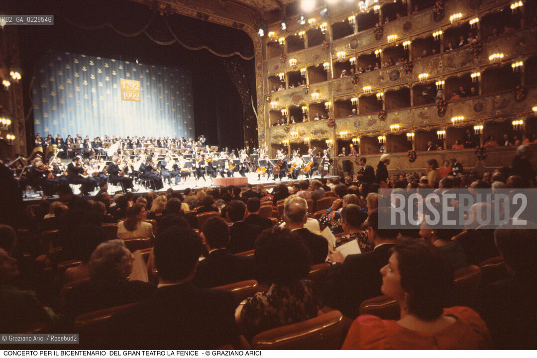 Caption: Nome: ..GRAN TEATRO LA FENICE..Descrizione: ..MUSICA CLASSICA / CONCERTO PER IL BICENTENARIO /  IL DIRETTORE DORCHESTRA PRETRE GEORGES E LORCHESTRA DEL TEATRO LA FENICE / VENEZIA..Credit: ..Graziano Arici/Rosebud2/..Costo: ..A..Nazione: ..ITALIA..Città: ..VENEZIA..Data: ..16/05/92..La cessione dei diritti di questa immagine si intende per quanto di nostra competenza. Non comprende invece le eventuali spese  relative a diritti che potranno essere richiesti dagli Enti o persone fisiche cui appartengono eventualmente i soggetti  ripresi. Tali costi, ove necessari, e l’espletamento di qualsivoglia pratica di richiesta di concessione del permesso di pubblicazione sono esclusivamente a carico e a cura del soggetto acquirente di questa immagine.