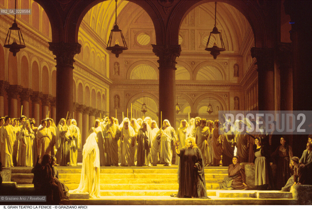 Caption: Nome: ..GRAN TEATRO LA FENICE..Descrizione: ..OPERA LIRICA NORMA DI VINCENZO BELLINI..Credit: ..Graziano Arici/Rosebud2/..Costo: ..B..Nazione: ..ITALIA..Città: ..VENEZIA..Data: ..1993..La cessione dei diritti di questa immagine si intende per quanto di nostra competenza. Non comprende invece le eventuali spese  relative a diritti che potranno essere richiesti dagli Enti o persone fisiche cui appartengono eventualmente i soggetti  ripresi. Tali costi, ove necessari, e l’espletamento di qualsivoglia pratica di richiesta di concessione del permesso di pubblicazione sono esclusivamente a carico e a cura del soggetto acquirente di questa immagine.