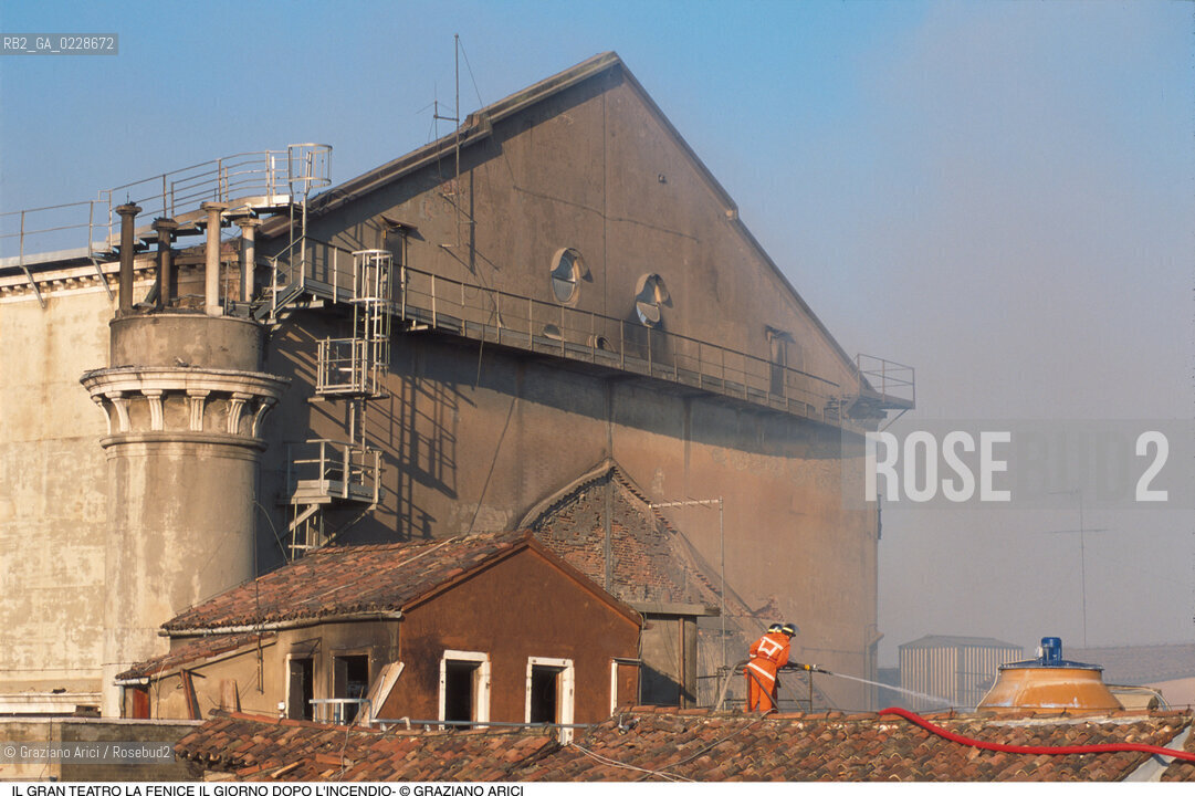 Caption: Nome: ..GRAN TEATRO LA FENICE..Descrizione: ..IL TEATRO IL GIORNO DOPO LINCENDIO / VENEZIA..Credit: ..Graziano Arici/Rosebud2/..Costo: ..B..Nazione: ..ITALIA..Città: ..VENEZIA..Data: ..30/01/1996