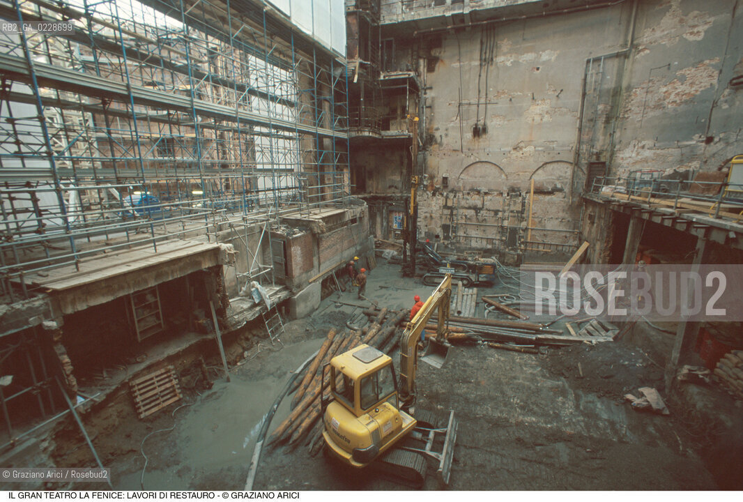 Caption: Nome: ..GRAN TEATRO LA FENICE..Descrizione: ..LAVORI IN CORSO ( IMPREGILO ) / VENEZIA..Credit: ..Graziano Arici/Rosebud2/..Costo: ..A..Nazione: ..ITALIA..Città: ..VENEZIA..Data: ..1997..La cessione dei diritti di questa immagine si intende per quanto di nostra competenza. Non comprende invece le eventuali spese  relative a diritti che potranno essere richiesti dagli Enti o persone fisiche cui appartengono eventualmente i soggetti  ripresi. Tali costi, ove necessari, e l’espletamento di qualsivoglia pratica di richiesta di concessione del permesso di pubblicazione sono esclusivamente a carico e a cura del soggetto acquirente di questa immagine.
