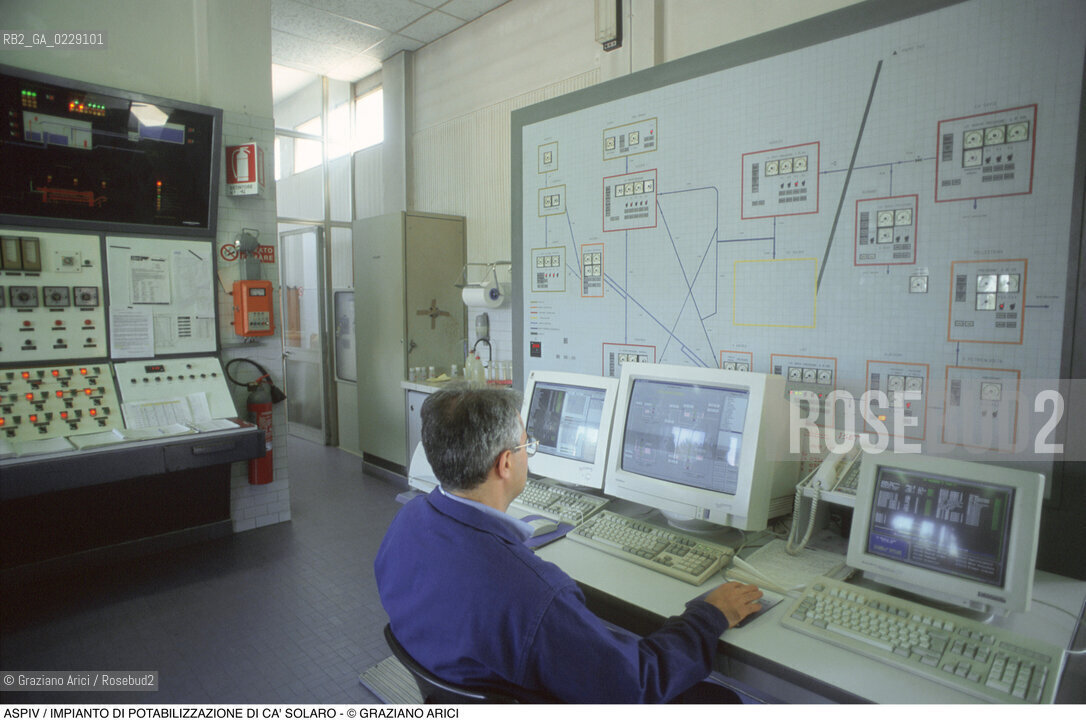 Nome: ..ASPIV..Descrizione: ..IMPIANTO DI POTABILIZZAZIONE DI CA SOLARO / SALA COMANDI COMPUTERS..Credit: ..Graziano Arici/Rosebud2 ...Nazione: ..ITALIA..Città: ....Data: ..1998