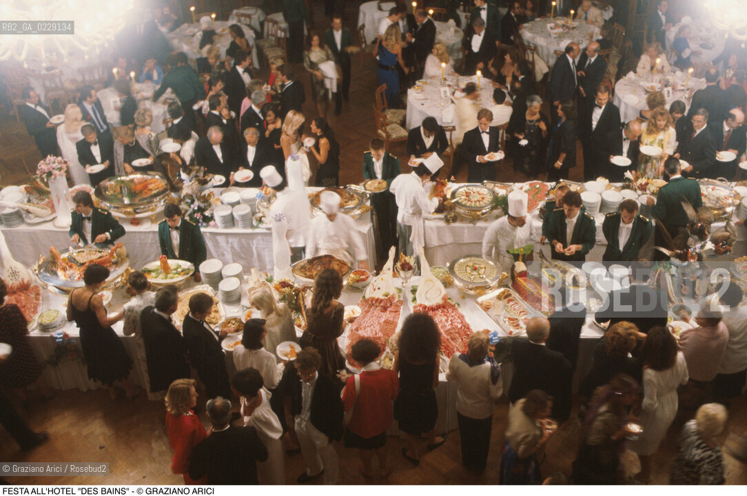 Caption: Caption: Nome: ..FESTA ALLHOTEL DES BAINS..Descrizione: ..CENA BUFFET TAVOLI  ..Credit: ..Graziano Arici/Rosebud2 .Costo: ..A..Nazione: ..ITALIA..Città: ....Data: ..1986