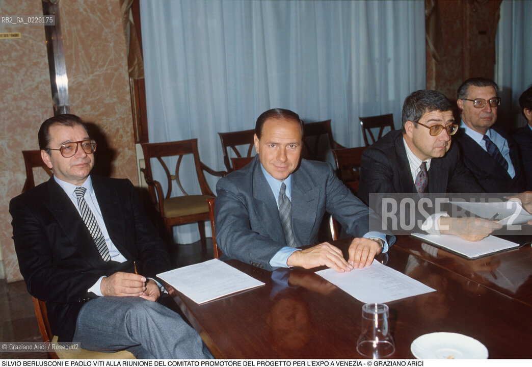 Caption: Caption: Nome: ..NO EXPO..Descrizione: ..SILVIO BERLUSCONI E PAOLO VITI ALLA RIUNIONE DEL COMITATO PROMOTORE DEL PROGETTO PER LEXPO A VENEZIA ..Credit: ..Graziano Arici/Rosebud2 .Costo: ....Nazione: ..ITALIA..Città: ....Data: ..1989..