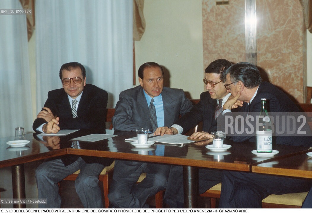 Caption: Caption: Nome: ..NO EXPO..Descrizione: ..SILVIO BERLUSCONI E PAOLO VITI ALLA RIUNIONE DEL COMITATO PROMOTORE DEL PROGETTO PER LEXPO A VENEZIA ..Credit: ..Graziano Arici/Rosebud2 .Costo: ....Nazione: ..ITALIA..Città: ....Data: ..1989..