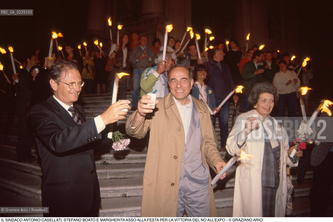 Caption: Caption: Nome: ..NO EXPO..Descrizione: ..IL SINDACO DI VENEZIA ANTONIO CASELLATI, STEFANO BOATO E LA SOPRAINTENDENTE AI BENI CULTURALI MARGHERITA ASSO ALLA FESTA PER LA VITTORIA DEL NO ALLEXPO / A VENEZIA..Credit: ..Graziano Arici/Rosebud2 .Costo: ....Nazione: ..ITALIA..Città: ..VENEZIA..Data: ..1989..
