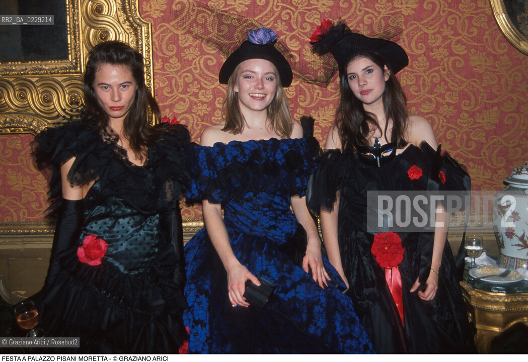 Caption: Caption: Nome: ..FESTA A PALAZZO PISANI MORETTA..Descrizione: ..COSTUMI CAPPELLI..Credit: ..Graziano Arici/Rosebud2 .Costo: ..A..Nazione: ..ITALIA..Città: ....Data: ..1993