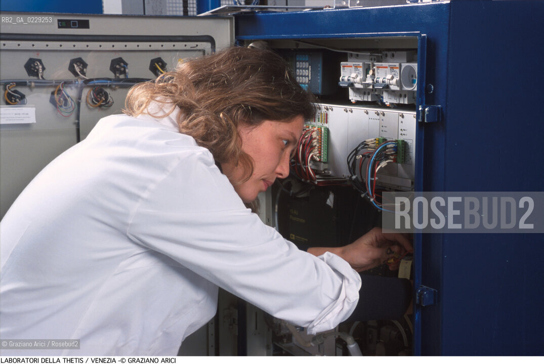 Localizzazione:..VENEZIA CASTELLO ARSENALE..Oggetto:..Soggetto:..THETIS SCIENZA TECNOLOGIA MARE ACQUA /..LABORATORIO BLUE BOX..Cronologia: ..Definizione Culturale:..   Autore:..   Stile:..   Editori/Stampatori:..   Committenza:..Materia e Tecnica:....Collocazione:..Note:....Riproduzione Fotografica:..Copyright:..Graziano Arici/Rosebud2 .Data:..2000..Costo:..A