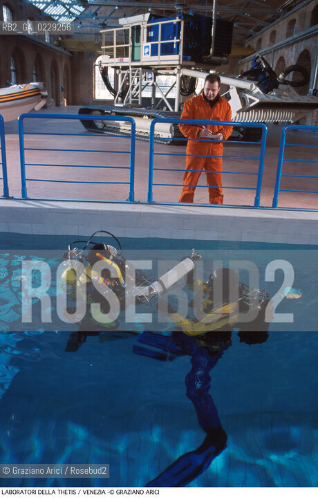 Localizzazione:..VENEZIA CASTELLO ARSENALE..Oggetto:..Soggetto:..THETIS SCIENZA TECNOLOGIA MARE ACQUA /..VASCA PROVE / SUB..Cronologia: ..Definizione Culturale:..   Autore:..   Stile:..   Editori/Stampatori:..   Committenza:..Materia e Tecnica:....Collocazione:..Note:....Riproduzione Fotografica:..Copyright:..Graziano Arici/Rosebud2 .Data:..2000..Costo:..A