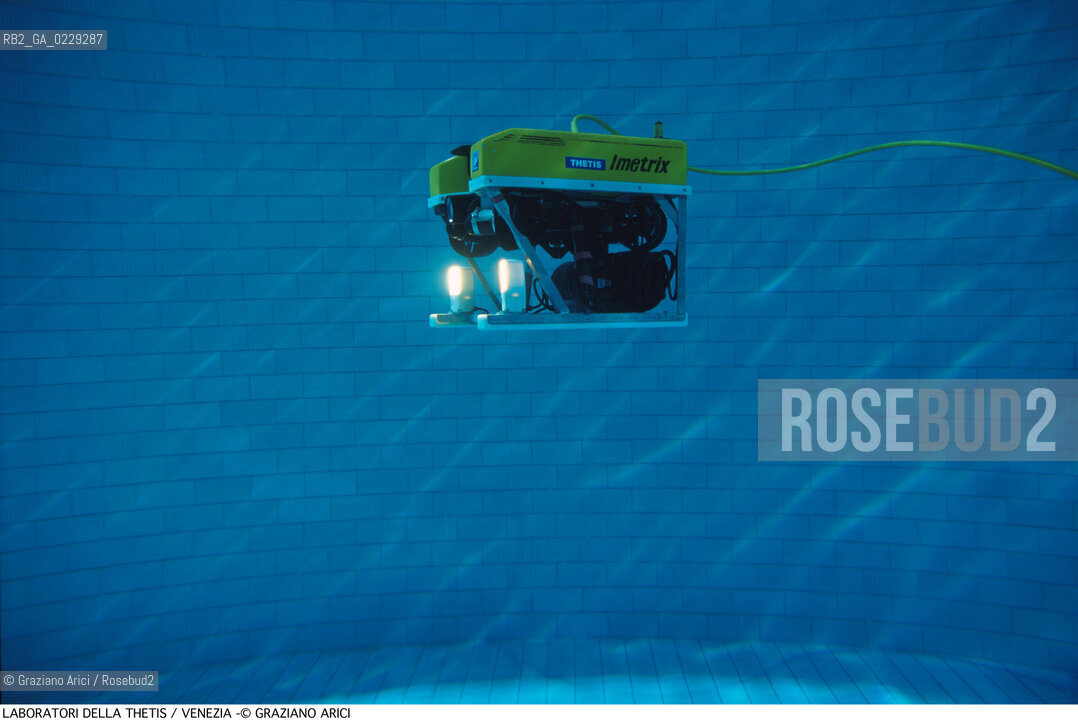 Localizzazione:..VENEZIA CASTELLO ARSENALE..Oggetto:..Soggetto:..THETIS SCIENZA TECNOLOGIA MARE ACQUA /..PHALON VEICOLO PER ISPEZIONI SUBACQUEE..Cronologia: ..Definizione Culturale:..   Autore:..   Stile:..   Editori/Stampatori:..   Committenza:..Materia e Tecnica:....Collocazione:..Note:....Riproduzione Fotografica:..Copyright:..Graziano Arici/Rosebud2 .Data:..2000..Costo:..A