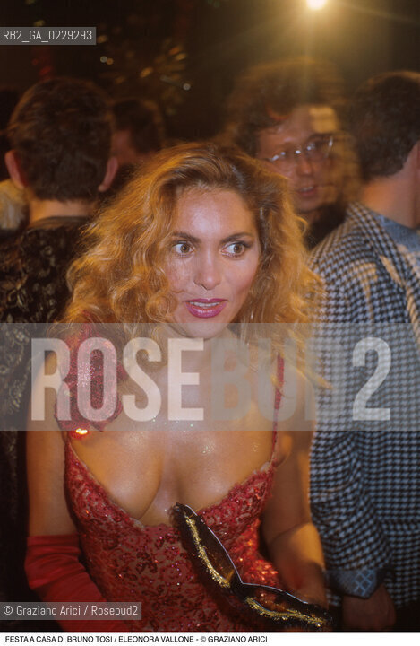 Caption: Caption: Nome: ..FESTA A CASA DI BRUNO TOSI..Descrizione: ..LATTRICE ELEONORA VALLONE / BALLO MASCHERA..Credit: ..Graziano Arici/Rosebud2 .Costo: ..A..Nazione: ..ITALIA..Città: ....Data: ..1987