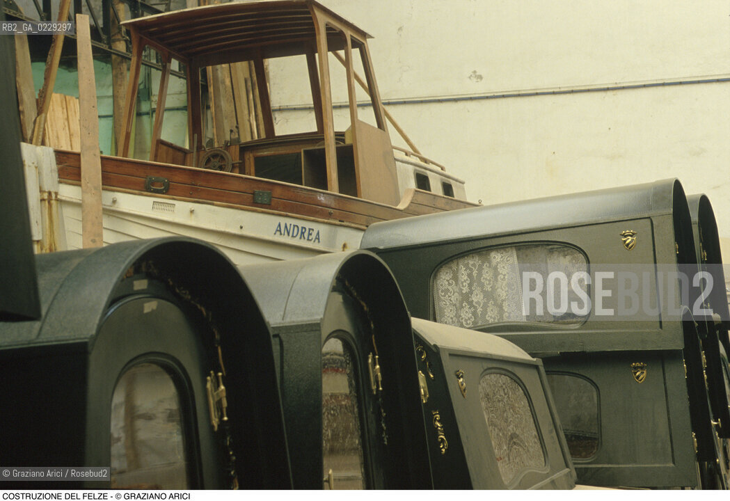 Nome: ..COSTRUZIONE DEL FELZE..Descrizione: ..ARTIGIANATO SQUERO / CANTIERE CREA ALLA GIUDECCA..Credit: ..Graziano Arici/Rosebud2/..Costo: ..A..Nazione: ..ITALIA..Città: ....Data: ..1993