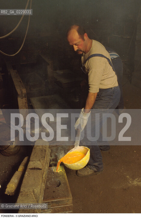 Nome: ..FONDERIA..Descrizione: ..ARTIGIANATO FABBRO / A CANNAREGIO..Credit: ..Graziano Arici/Rosebud2/..Costo: ..A..Nazione: ..ITALIA..Città: ....Data: ..1993