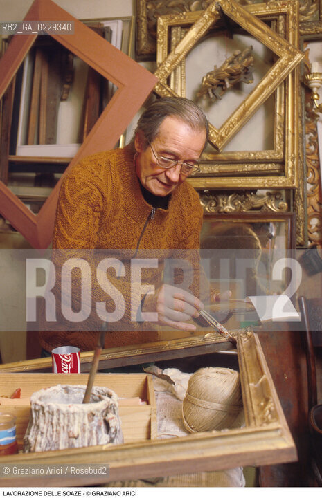 Nome: ..SOAZE..Descrizione: ..ARTIGIANATO CORNICI LEGNO LABORATORIO / S. MARCO..Credit: ..Graziano Arici/Rosebud2/..Costo: ..A..Nazione: ..ITALIA..Città: ....Data: ..1993