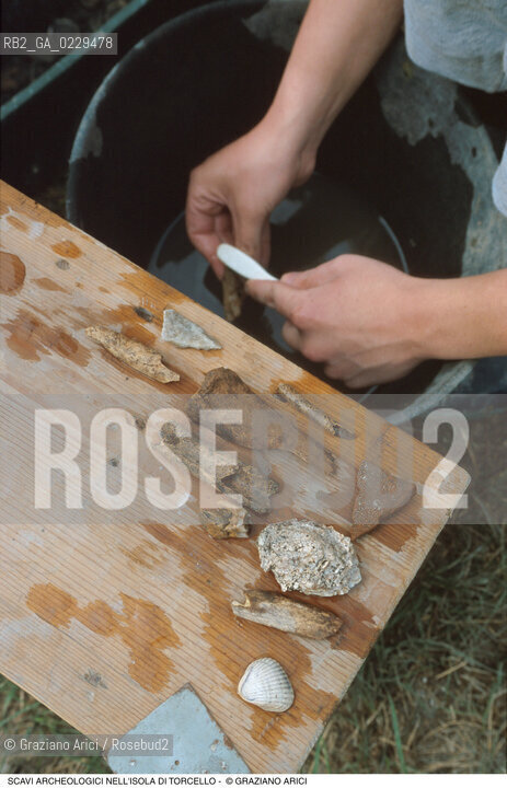 Localizzazione:..VENEZIA / TORCELLO..Oggetto:..Soggetto:..SCAVI ARCHEOLOGICI NELLISOLA DI TORCELLO..ARCHEOLOGIA..Cronologia: ....Definizione Culturale:..   Autore: ..   Stile: ..   Editori/Stampatori:..   Committenza:..Materia e Tecnica:..Collocazione:..Note:....Riproduzione Fotografica:..Graziano Arici/Rosebud2 .Copyright:..Graziano Arici/Rosebud2 .Data:..2000..
