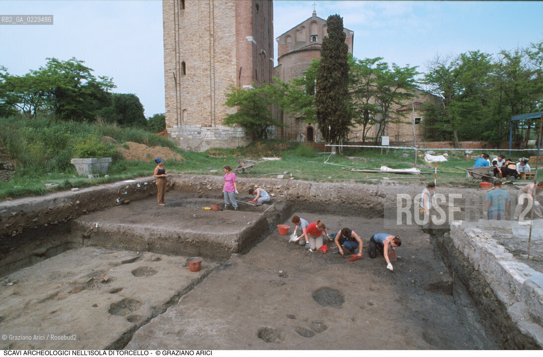 Localizzazione:..VENEZIA / TORCELLO..Oggetto:..Soggetto:..SCAVI ARCHEOLOGICI NELLISOLA DI TORCELLO..ARCHEOLOGIA..Cronologia: ....Definizione Culturale:..   Autore: ..   Stile: ..   Editori/Stampatori:..   Committenza:..Materia e Tecnica:..Collocazione:..Note:....Riproduzione Fotografica:..Graziano Arici/Rosebud2 .Copyright:..Graziano Arici/Rosebud2 .Data:..2000..