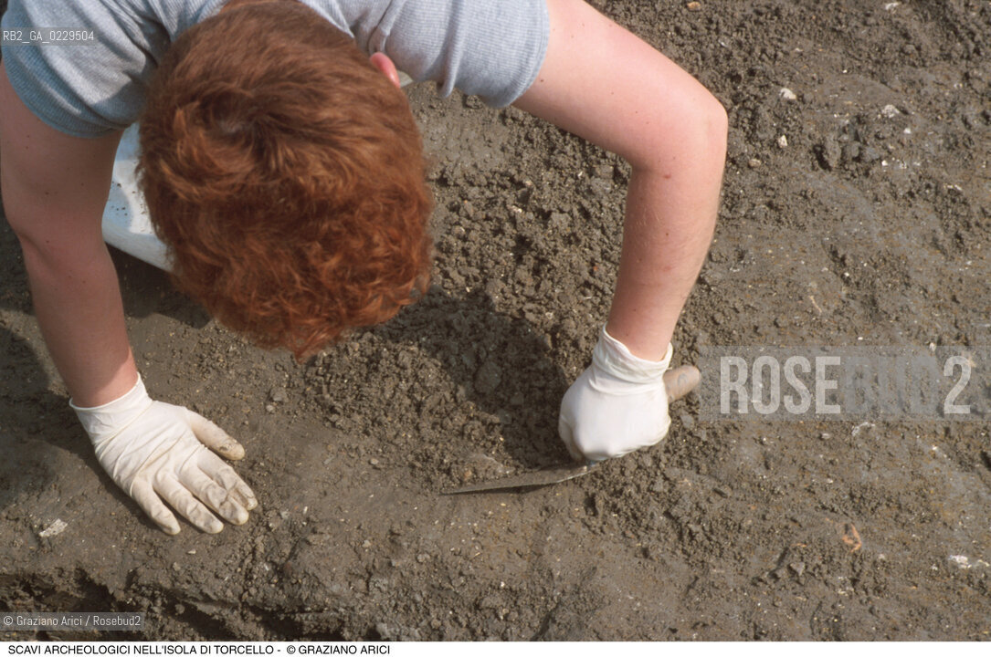 Localizzazione:..VENEZIA / TORCELLO..Oggetto:..Soggetto:..SCAVI ARCHEOLOGICI NELLISOLA DI TORCELLO..ARCHEOLOGIA..Cronologia: ....Definizione Culturale:..   Autore: ..   Stile: ..   Editori/Stampatori:..   Committenza:..Materia e Tecnica:..Collocazione:..Note:....Riproduzione Fotografica:..Graziano Arici/Rosebud2 .Copyright:..Graziano Arici/Rosebud2 .Data:..2000..