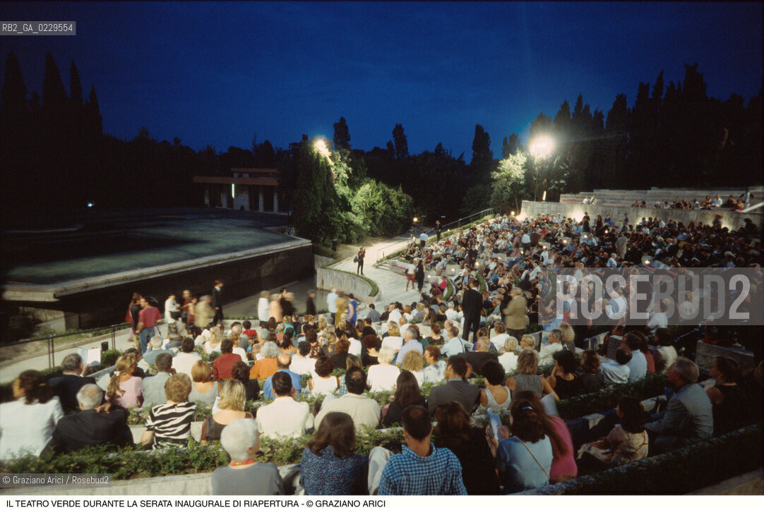 Caption: Localizzazione:..VENEZIA / S. MARCO..Oggetto:..Soggetto:..ISOLA DI S. GIORGIO MAGGIORE / TEATRO VERDE DURANTE LA SERATA INAUGURALE DI RIAPERTURA..Cronologia: ..XX SECOLO..Definizione Culturale:..   Autore: ..LUIGI VIETTI..ANGELO SCATTOLIN..   Stile:....   Editori/Stampatori:..   Committenza:..Materia e Tecnica:..Collocazione:..Note:..MONUMENTALE..Riproduzione Fotografica:..Graziano Arici/Rosebud2 .Copyright:..Graziano Arici/Rosebud2 .Data:..1999..Costo:..A