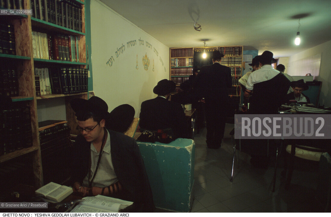 Nome:..GHETTO NOVO :  YESHIVA GEDOLAH LUBAVITCH..SCUOLA RABBINICA..Localizzazione:..VENEZIA / CANNAREGIO / GHETTO NOVO..VENICE / CANNAREGIO  / GHETTO NOVO  ..Soggetto:..TEFFILIN / TALLETH  / LIBRI / PREGHIERA..Cronologia:..Autore:..Stile:..Editori Stampatori:..Committenza:..Materia e Tecnica:..Collocazione:..Note:..Riproduzione Fotografica:..Graziano Arici/Rosebud2  ..Copyright:..Graziano Arici/Rosebud2/  ..Data:..2000..Costo:..A