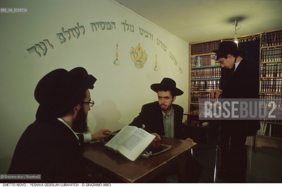 Nome:..GHETTO NOVO :  YESHIVA GEDOLAH LUBAVITCH..SCUOLA RABBINICA..Localizzazione:..VENEZIA / CANNAREGIO / GHETTO NOVO..VENICE / CANNAREGIO  / GHETTO NOVO  ..Soggetto:..TEFFILIN / TALLETH  / LIBRI / PREGHIERA..Cronologia:..Autore:..Stile:..Editori Stampatori:..Committenza:..Materia e Tecnica:..Collocazione:..Note:..Riproduzione Fotografica:..Graziano Arici/Rosebud2  ..Copyright:..Graziano Arici/Rosebud2/  ..Data:..2000..Costo:..A