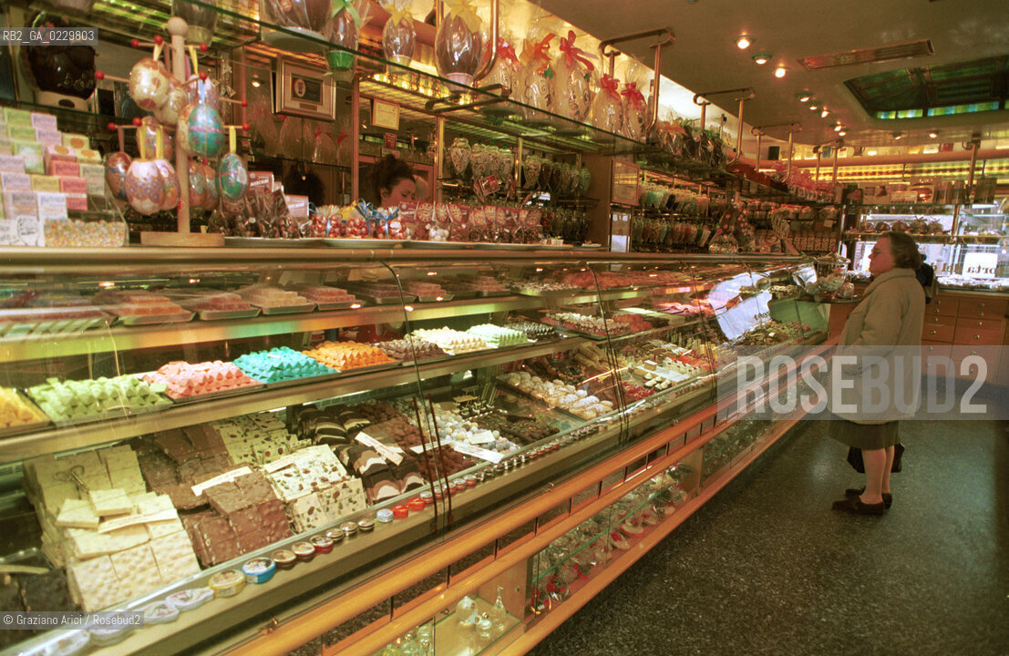 Caption: Localizzazione:..VENEZIA / S.MARCO..Oggetto:..Soggetto:..PASTICCERIA MARCHINI..Cronologia: ....Definizione Culturale:..   Autore:....   Stile:..   Editori/Stampatori:..   Committenza:..Materia e Tecnica:....Collocazione:..Note:..BAR CAFFE OSTERIE..Riproduzione Fotografica:..Copyright:..Graziano Arici/Rosebud2 .Data:..2001..Costo:..A