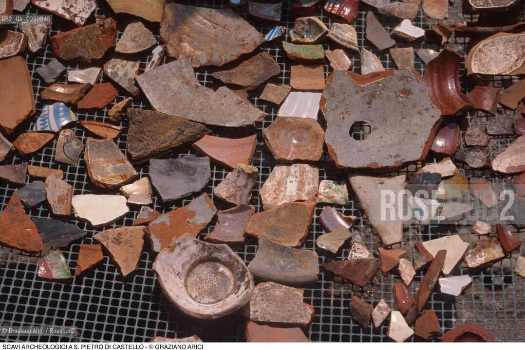 Caption:  Localizzazione:..VENEZIA / S. PIETRO DI CASTELLO..Oggetto:..Soggetto:..SCAVI ARCHEOLOGICI A S. PIETRO DI CASTELLO..ARCHEOLOGIA..Cronologia: ....Definizione Culturale:..   Autore: ..   Stile: ..   Editori/Stampatori:..   Committenza:..Materia e Tecnica:..Collocazione:..Note:....Riproduzione Fotografica:..Graziano Arici/Rosebud2 .Copyright:..Graziano Arici/Rosebud2 .Data:..2000