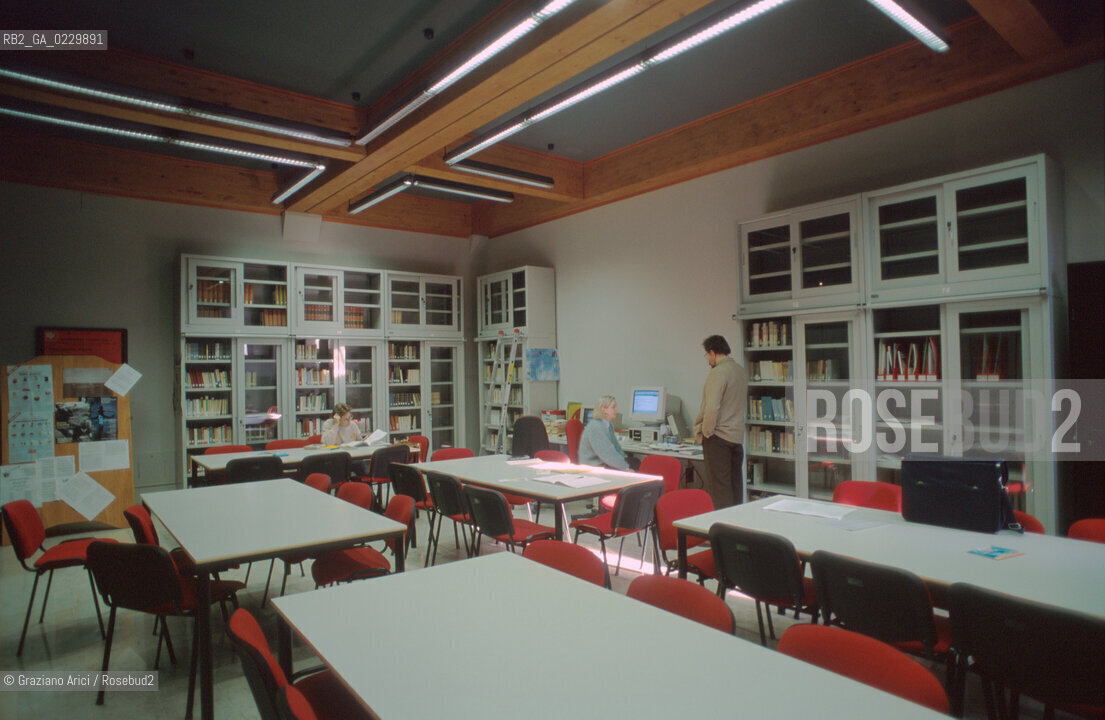 RISTRUTTURAZIONE DEL LICEO SCIENTIFICO STATALE G. B. BENEDETTI / EX CHIESA S. GIUSTINA / BIBLIOTECA / 2000  - ©Graziano Arici/Rosebud2