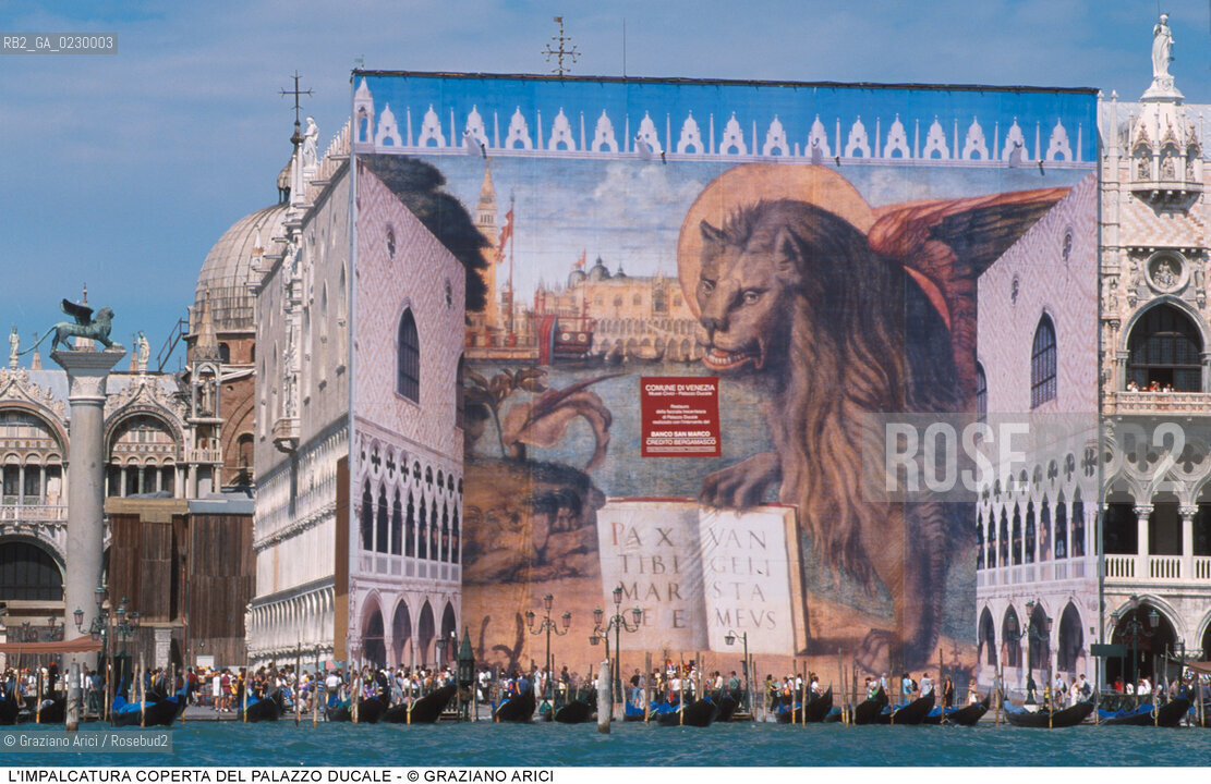 Localizzazione:..VENEZIA / PIAZZA SAN MARCO..Oggetto:..Soggetto:..IMPALCATURA PALAZZO DUCALE LEONE KITSCH..Cronologia: ....Definizione Culturale:..   Autore: ..   Stile: ..   Editori/Stampatori:..   Committenza:..Materia e Tecnica:..Collocazione:..Note:....Riproduzione Fotografica:..Graziano Arici/Rosebud2 .Copyright:..Graziano Arici/Rosebud2 .Data:..2000