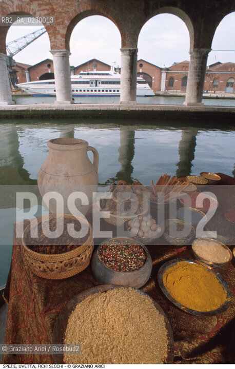 Nome: ..SPEZIE, UVETTA, FICHI SECCHI, ZUCCHERO DI CANNA, CANNELLA..Descrizione: ..GASTRONOMIA CIBO  / ANFORA / ALLE CORDERIE DELLARSENALE , NAVE..Credit: ..Graziano Arici/Rosebud2/..Costo: ..A..Nazione: ....Città: ....Data: ..2000