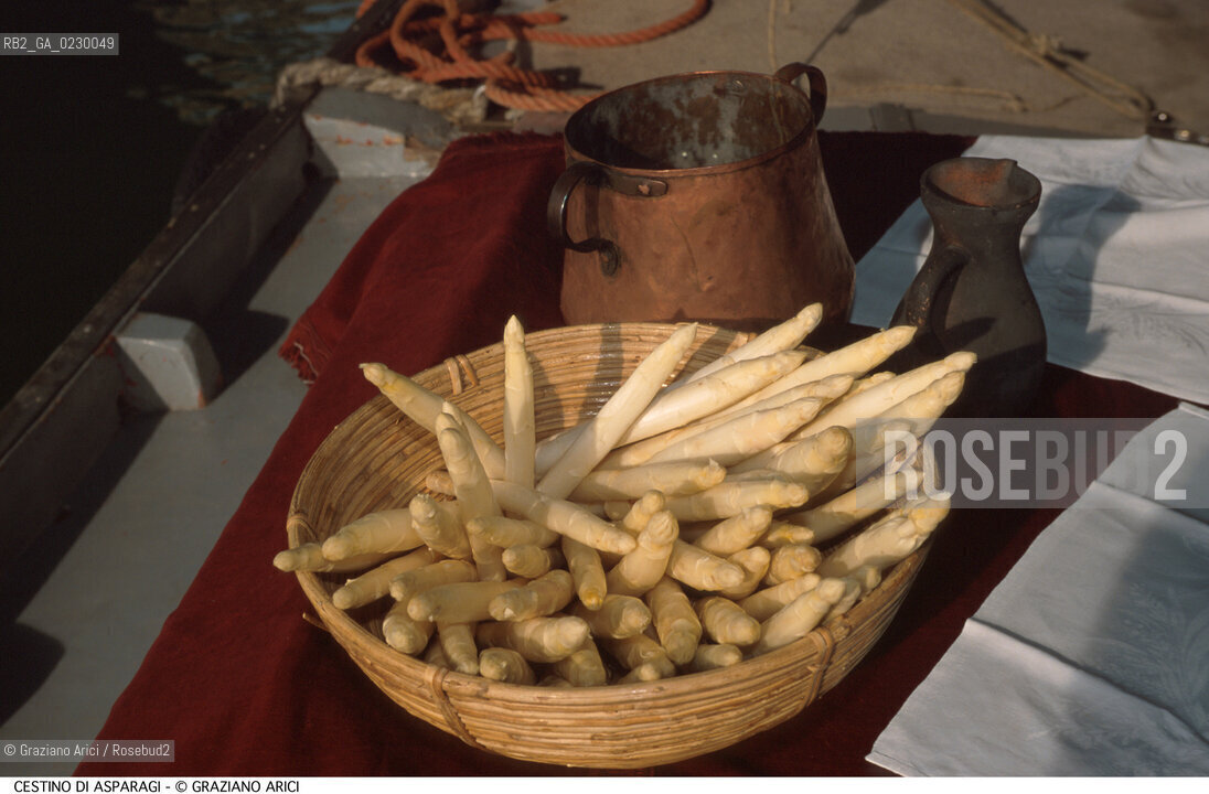 Nome: ..ASPARAGI..Descrizione: ..GASTRONOMIA CIBO  VERDURA / CESTINO..Credit: ..Graziano Arici/Rosebud2/..Costo: ..A..Nazione: ....Città: ....Data: ..2000