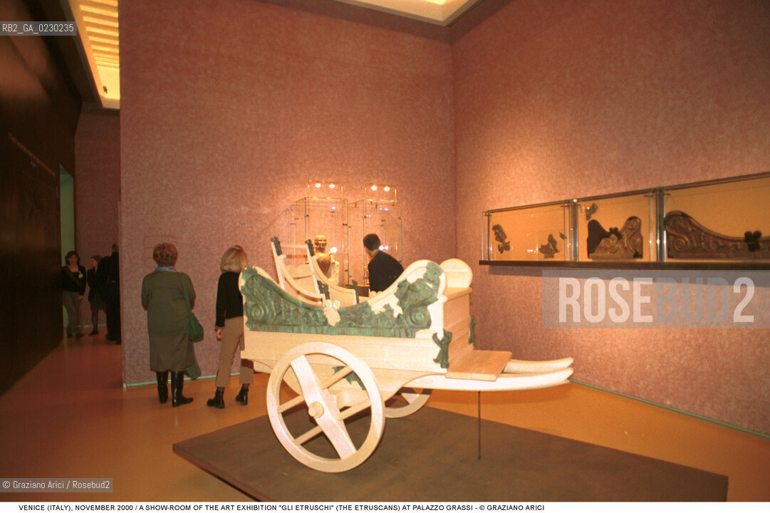 ARTE / UNA SALA DELLA MOSTRA GLI ETRUSCHI A PALAZZO GRASSI / 2000 - ©Graziano Arici/Rosebud2