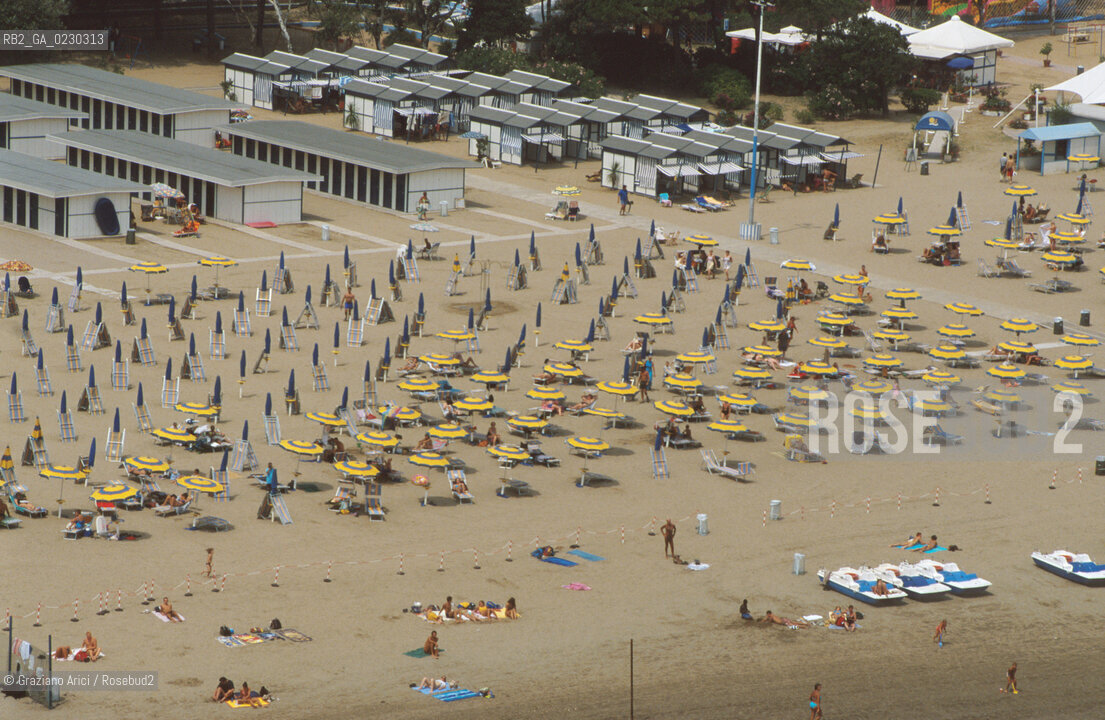 Caption: Localizzazione:..VENEZIA / ISOLA DEL LIDO/ VEDUTA AEREA..Oggetto:..Soggetto:..SPIAGGIA..Cronologia: ....Definizione Culturale:..   Autore:....   Stile:....   Editori/Stampatori:..   Committenza:..Materia e Tecnica:....Collocazione:..Note:..LIDO..Riproduzione Fotografica:..Copyright:..Graziano Arici/Rosebud2 .Data:..2001..Costo:..A