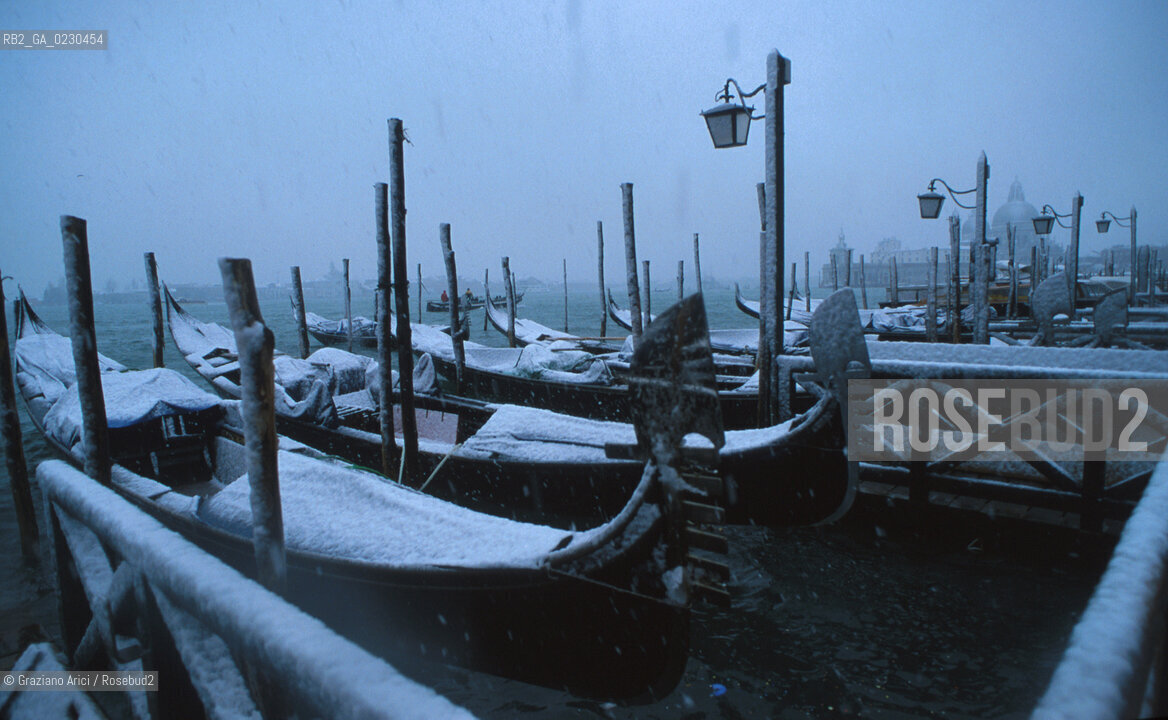 Caption: Localizzazione:..VENEZIA / S. MARCO..Oggetto:..Soggetto:..PIAZZA SAN MARCO NEVE  GONDOLA..Cronologia: ....Definizione Culturale:..   Autore:....   Stile:..   Editori/Stampatori:..   Committenza:..Materia e Tecnica:....Collocazione:..Note:..INVERNO..Riproduzione Fotografica:..Copyright:..Graziano Arici/Rosebud2 .Data:..2001..Costo:..A