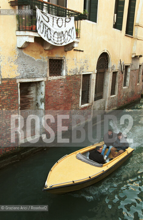 MANIFESTAZIONE CONTRO IL MOTO ONDOSO - VENEZIA 2001 - ©Graziano Arici/Rosebud2