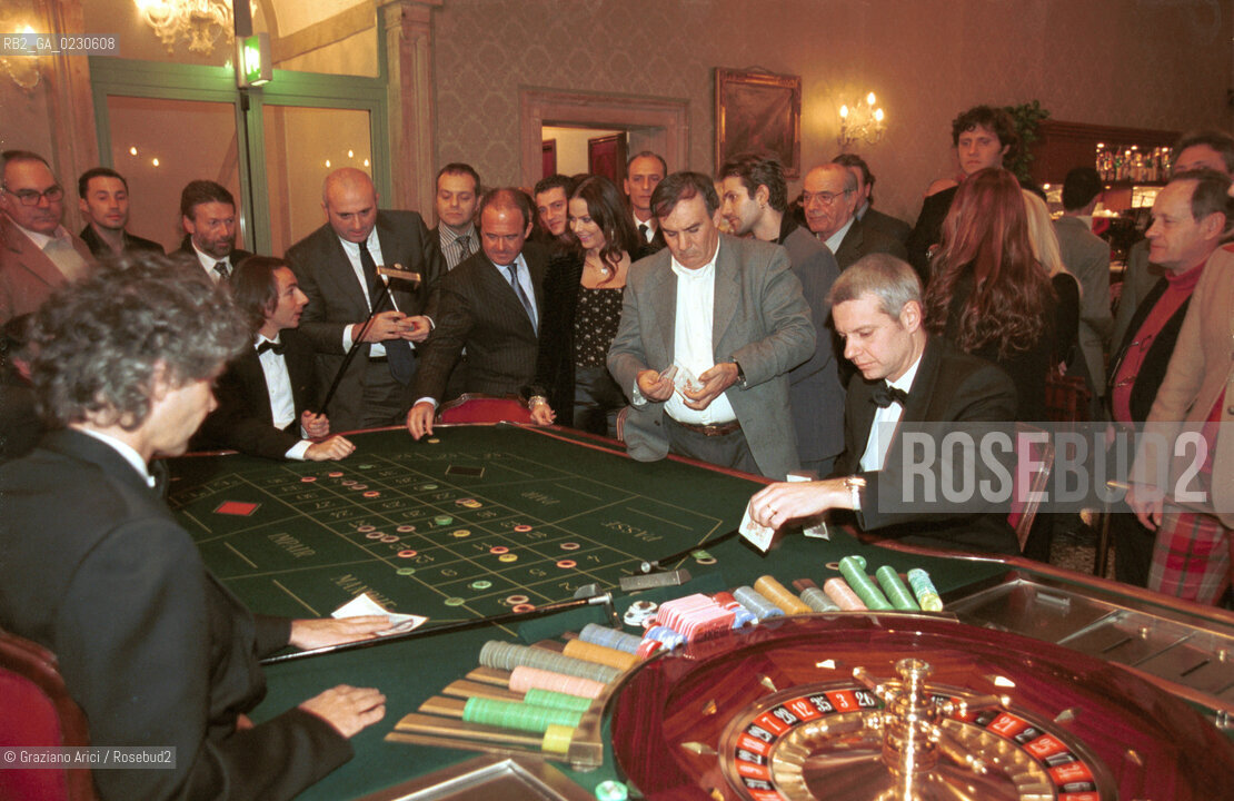 LATTRICE ORNALLA MUTI CON LAMMINISTRATORE DELEGATO  DEL CASINO DI VENEZIA, GIANNI CORRADINI  - © 2001 Graziano Arici/Rosebud2
