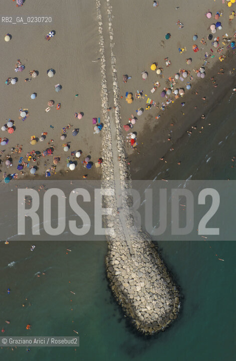 LIDO DEL CAVALLINO : SPIAGGIA -  © 2002 Graziano Arici/Rosebud2 / FOTO AEREA / PENNELLO