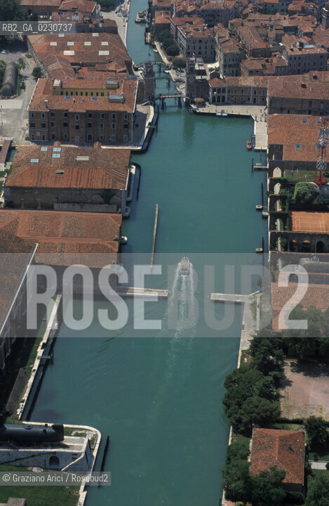 VENEZIA : ARSENALE - GALEAZZE E DARSENA VECCHIA -  © 2002 Graziano Arici/Rosebud2 / FOTO AEREA / ARCHEOLOGIA INDUSTRIALE