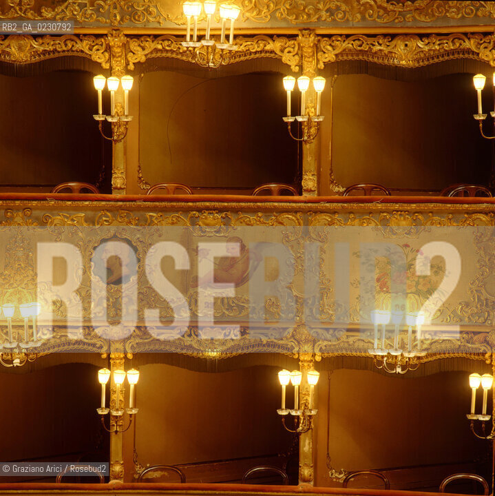 Nome: .GRAN TEATRO LA FENICE.Descrizione: .DECORAZIONI DEI PALCHI / VENEZIA.Credit: .Graziano Arici/Rosebud2/.Costo: .A.Nazione: .ITALIA.Città: .VENEZIA.Data: .1985 ca.