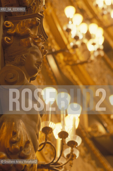 Nome: .GRAN TEATRO LA FENICE.Descrizione: .DECORAZIONE DEI PALCHI CARIATIDE / VENEZIA.Credit: .Graziano Arici/Rosebud2/.Costo: .A.Nazione: .ITALIA.Città: .VENEZIA.Data: .1985 ca.