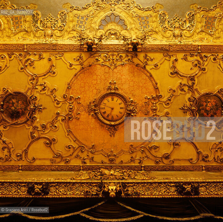 Nome: .GRAN TEATRO LA FENICE.Descrizione: .DECORAZIONI DEL SOFFITTO / VENEZIA / OROLOGIO.Credit: .Graziano Arici/Rosebud2/.Costo: .A.Nazione: .ITALIA.Città: .VENEZIA.Data: .1985 ca.