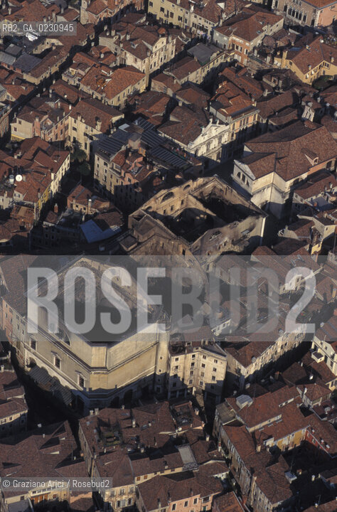 Nome: ..GRAN TEATRO LA FENICE..Descrizione: ..DOPO LINCENDIO / VENEZIA FOTO AEREA..Credit: ..Graziano Arici/Rosebud2/..Costo: ..A..Nazione: ..ITALIA..Città: ..VENEZIA..Data: ..31/01/1996