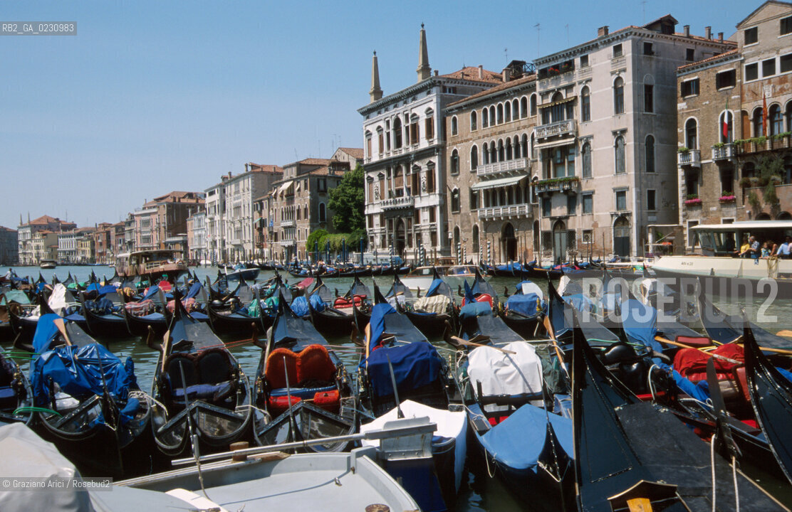 MANIFESTAZIONE DEI GONDOLIERI CONTRO GLI EXTRACOMUNITARI  - © 2002 Graziano Arici/Rosebud2 / GONDOLA