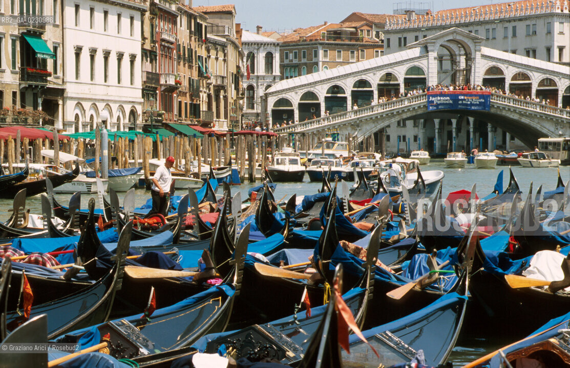 MANIFESTAZIONE DEI GONDOLIERI CONTRO GLI EXTRACOMUNITARI  - © 2002 Graziano Arici/Rosebud2 / GONDOLA