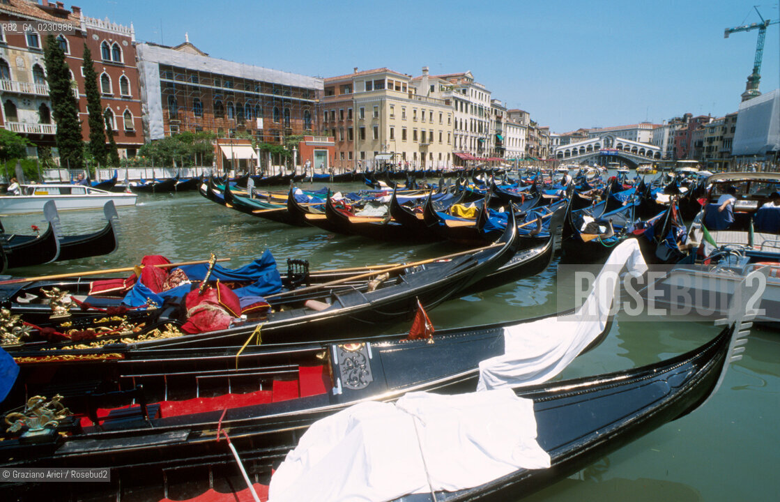 MANIFESTAZIONE DEI GONDOLIERI CONTRO GLI EXTRACOMUNITARI  - © 2002 Graziano Arici/Rosebud2 / GONDOLA