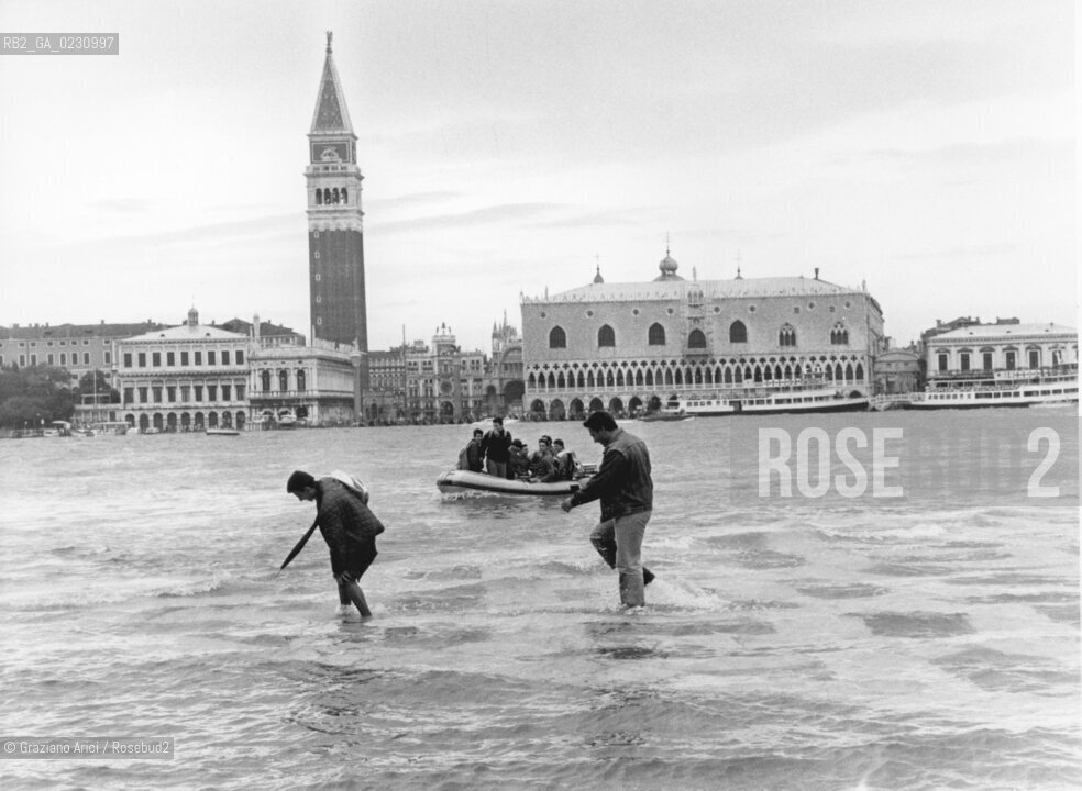 ACQUA ALTA ©Graziano Arici/Rosebud2 / ALTA MAREA  ©Graziano Arici/Rosebud2