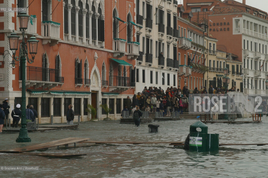 HIGH TIDE IN VENICE - 16 /11/2002  ©Graziano Arici/Rosebud2  ALTA MAREA / ACQUA ALTA
